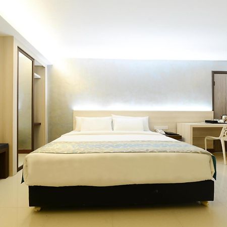 Samudra Hotel Kuching Buitenkant foto