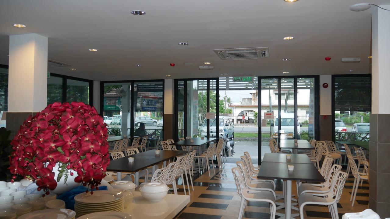 Samudra Hotel Kuching Buitenkant foto