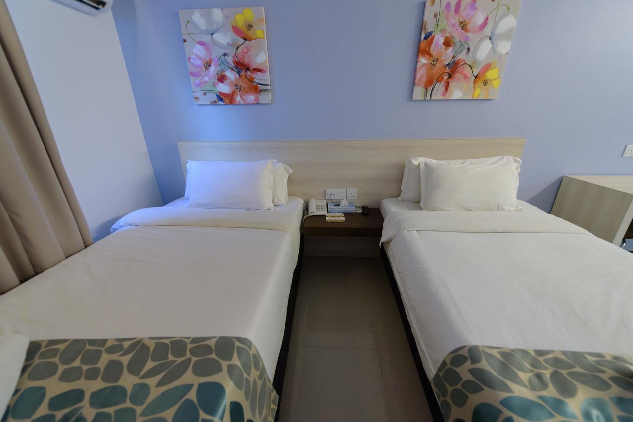 Samudra Hotel Kuching Buitenkant foto