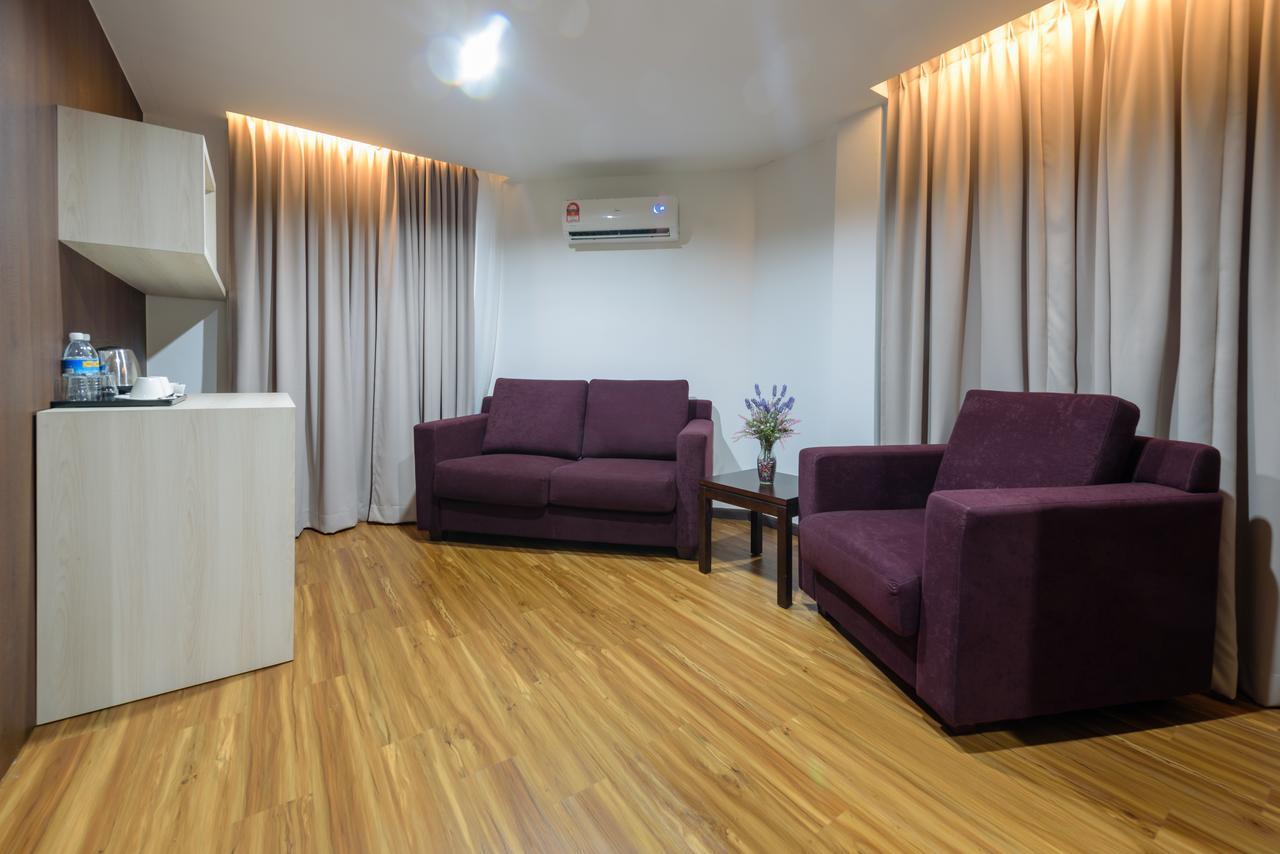 Samudra Hotel Kuching Buitenkant foto