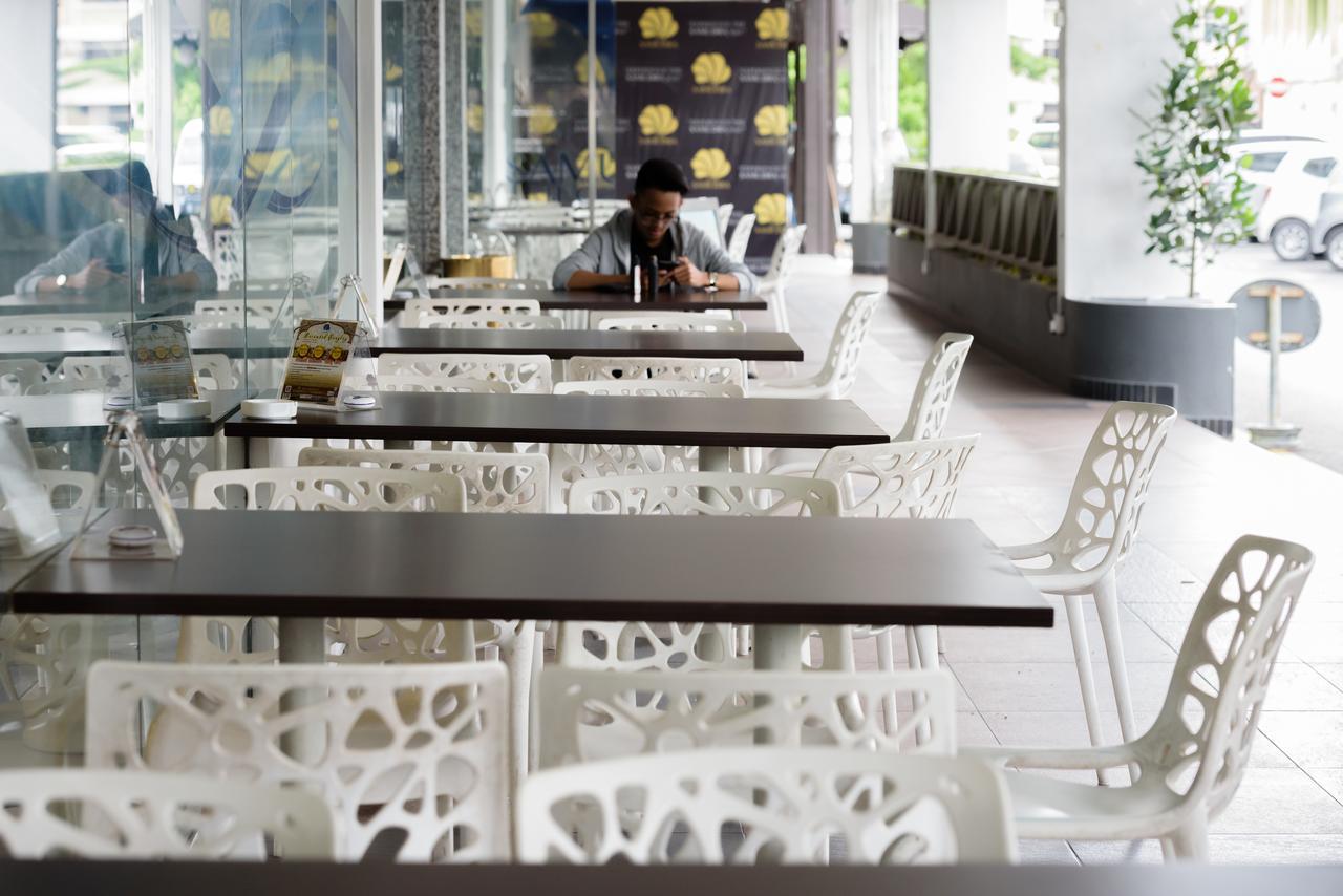 Samudra Hotel Kuching Buitenkant foto